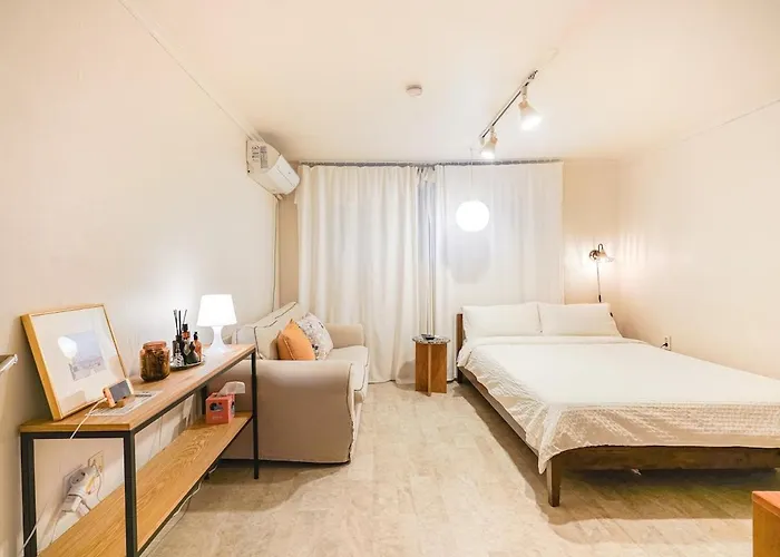 Location- Fully Renovated 2br In Of Itaewon *